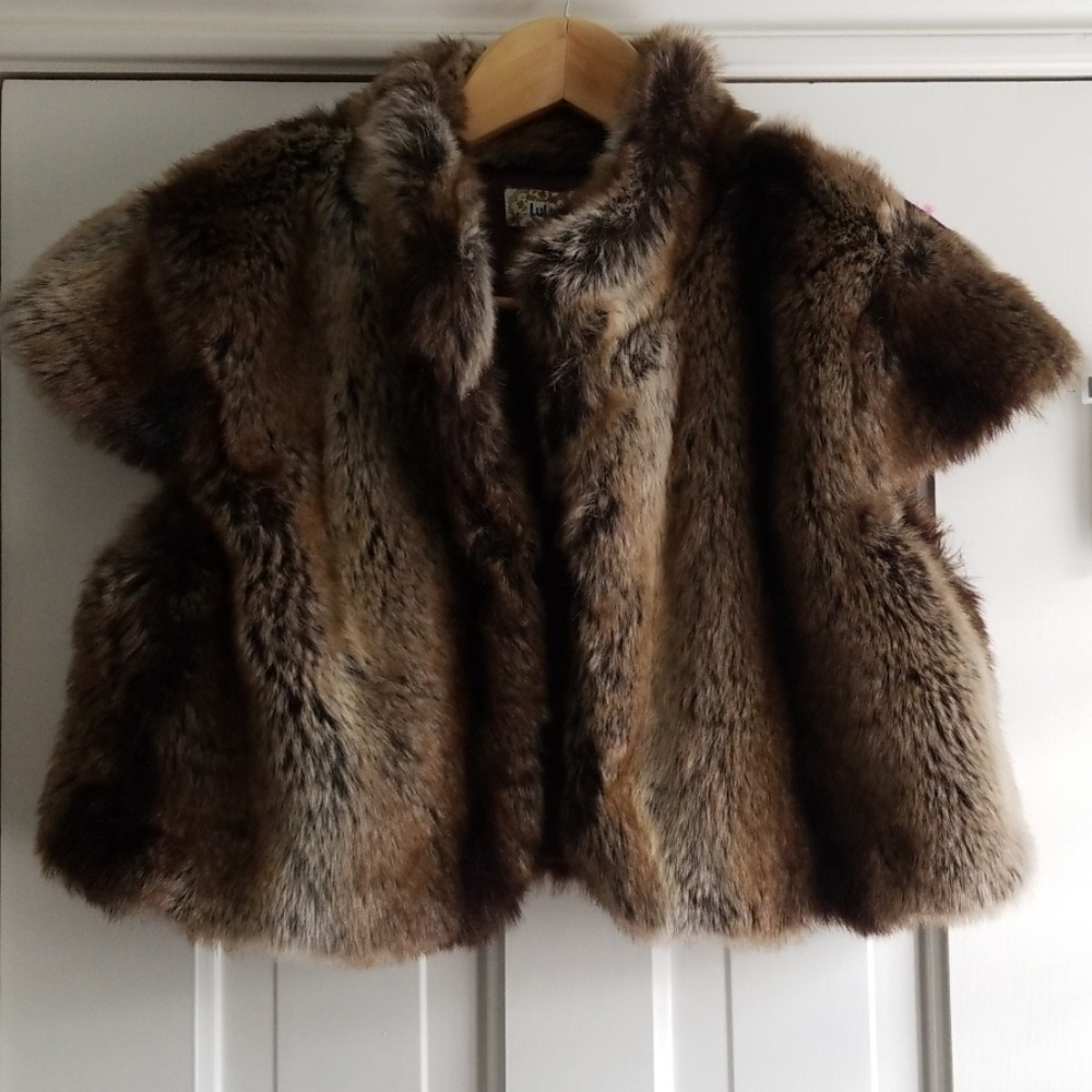 Lulumari Cropped Fur Vest